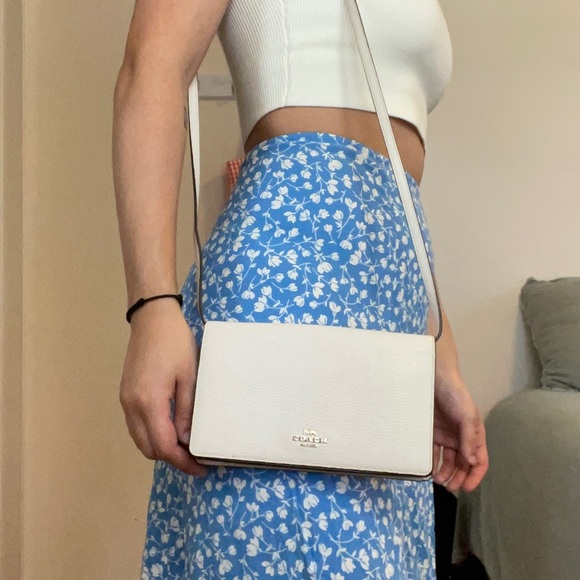 Beautiful Coach Mini Clutch/Purse/crossbody - Picture 2 of 6